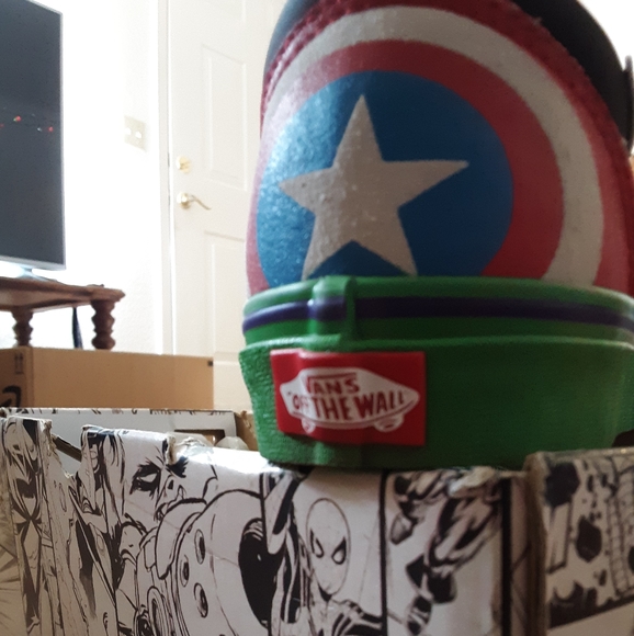 Marvel shoes - Picture 2 of 2